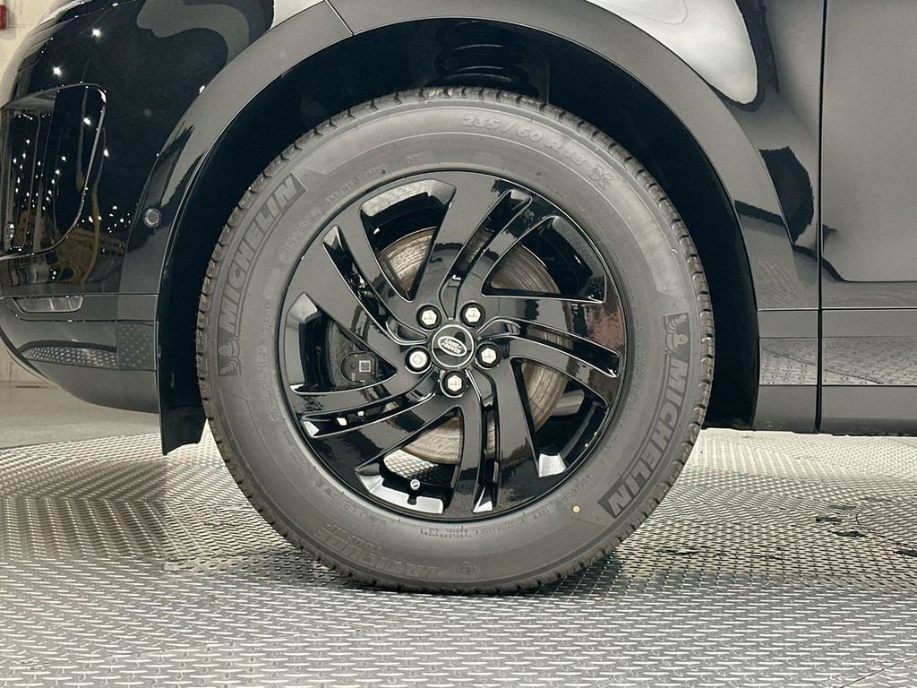 New 2026 Santorini Black Metallic Land Rover S image 5