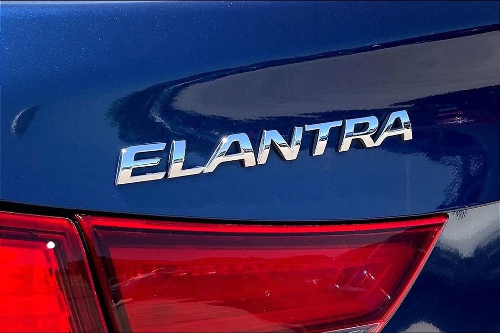 Used 2015 Blue Hyundai SE image 21