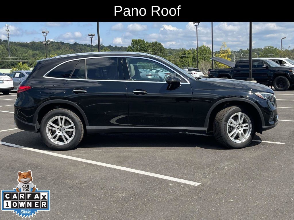 Used 2025  Mercedes-Benz GLC 300 image 2