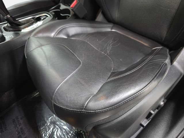 Used 2019 Diamond Black Crystal Pearlcoat Jeep Limited image 27