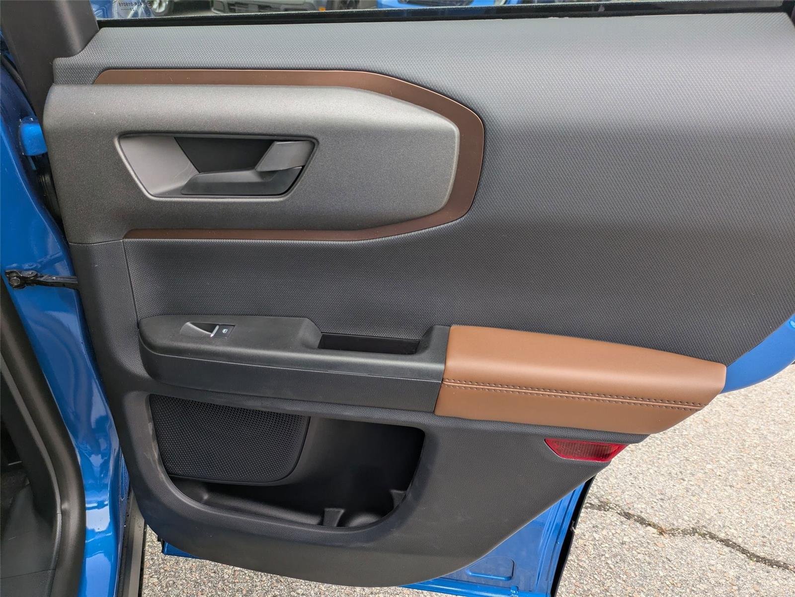 New 2025 Velocity Blue Metallic Ford Outer Banks® image 31