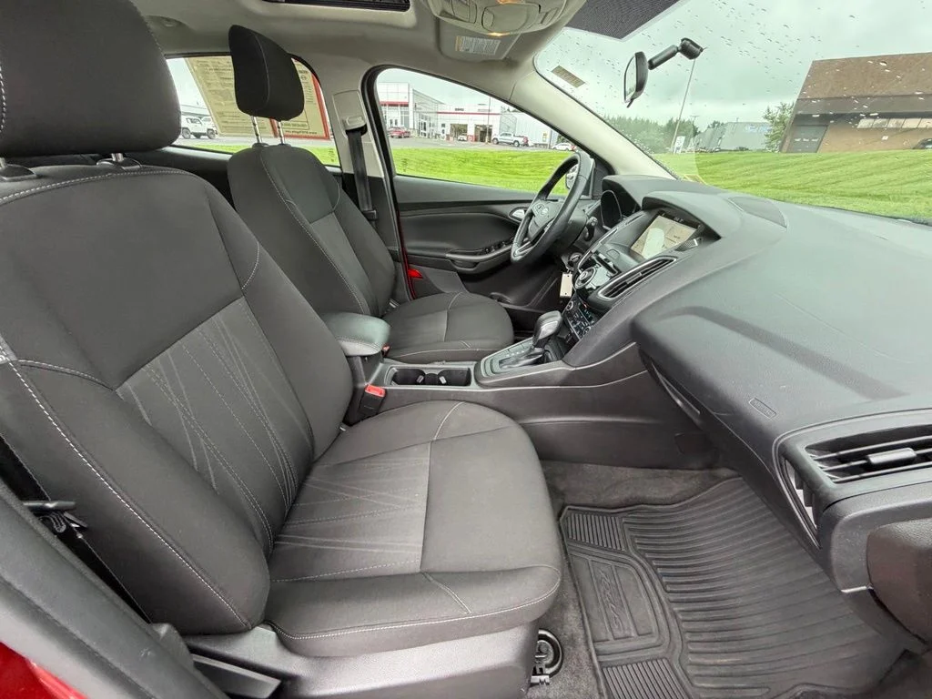 Used 2018 Red Ford SEL image 31