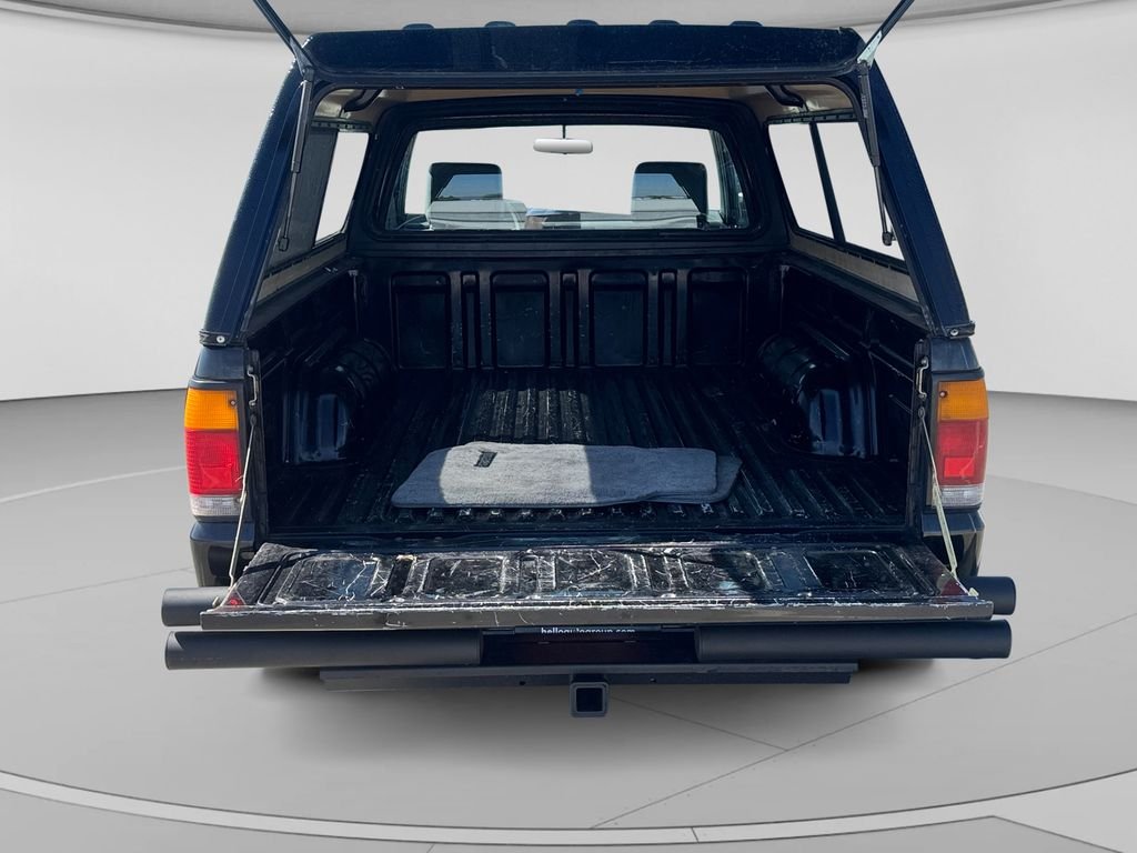 Used 1990 Black Mazda Truck image 21