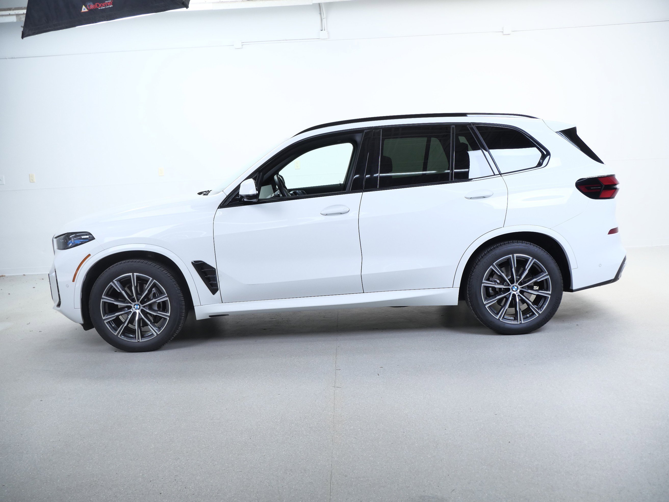 Used 2026 BMW X5 40i with VIN 5UX23EU03T9188177 for sale in Minnetonka, Minnesota
