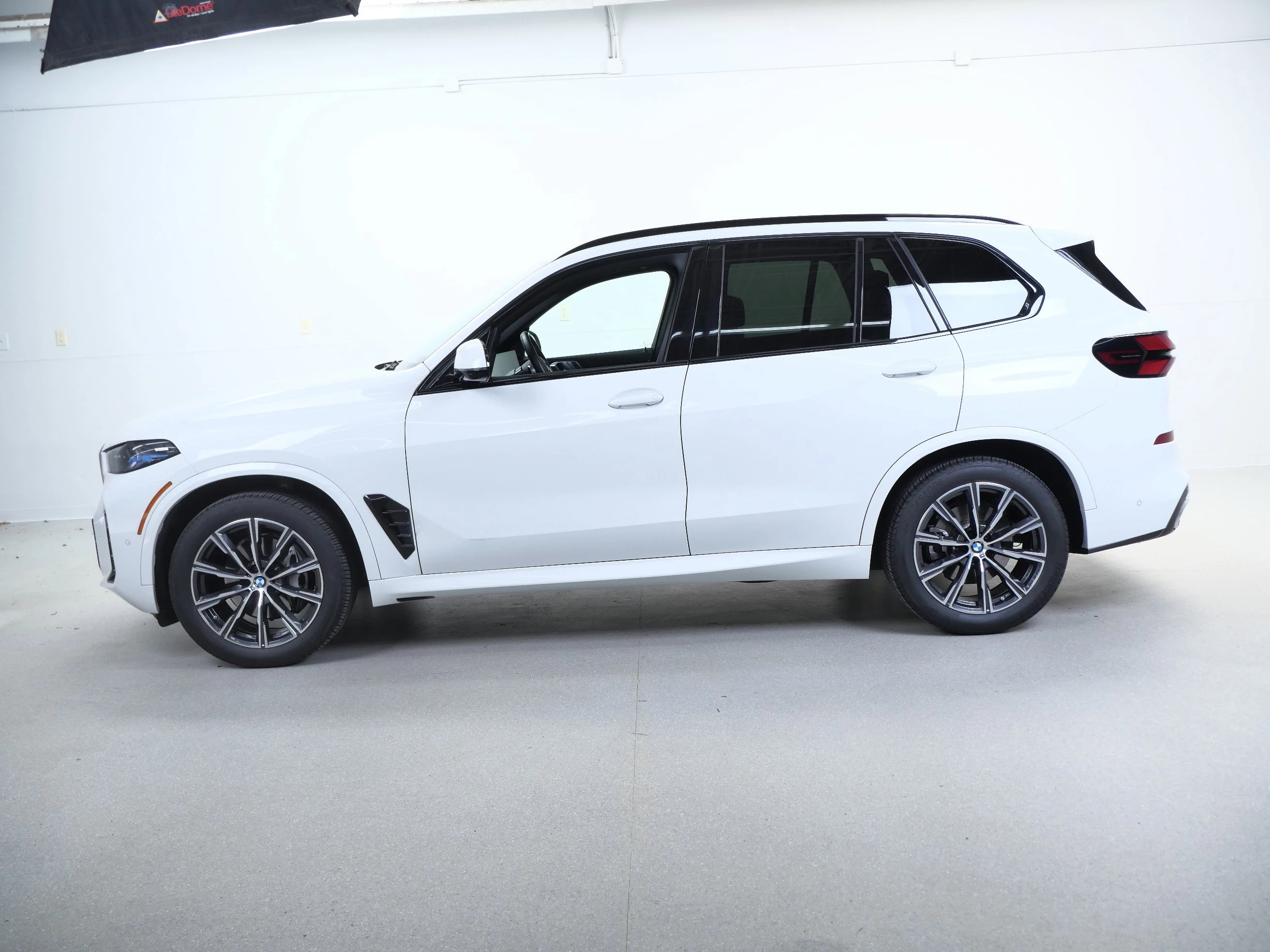 Used 2026 BMW X5 40i with VIN 5UX23EU03T9188177 for sale in Minnetonka, Minnesota