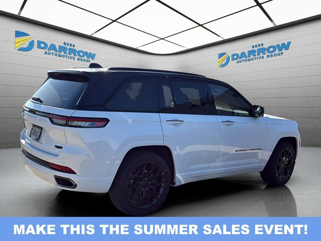 New 2025 Bright White Clear-Coat Exterior Paint Jeep Summit Reserve image 10