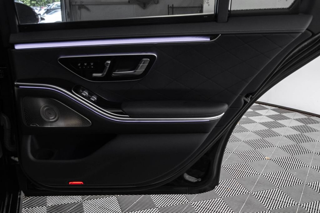 Used 2022 Black Mercedes-Benz S 580 image 35
