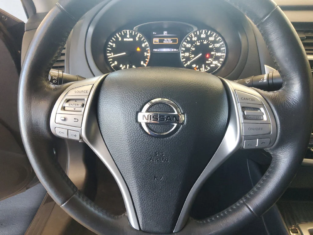 Used 2018 Blue Nissan 2.5 SL image 9