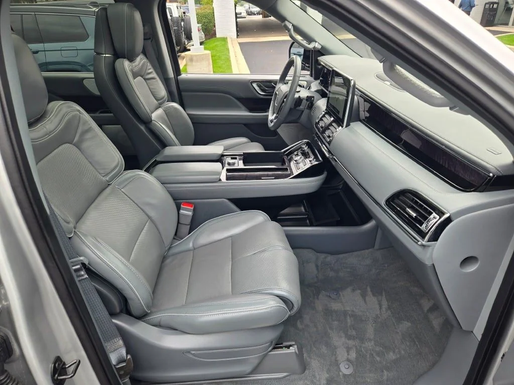 Used 2019 Silver Lincoln Reserve image 9