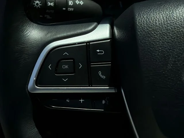Used 2023  Toyota LE image 25