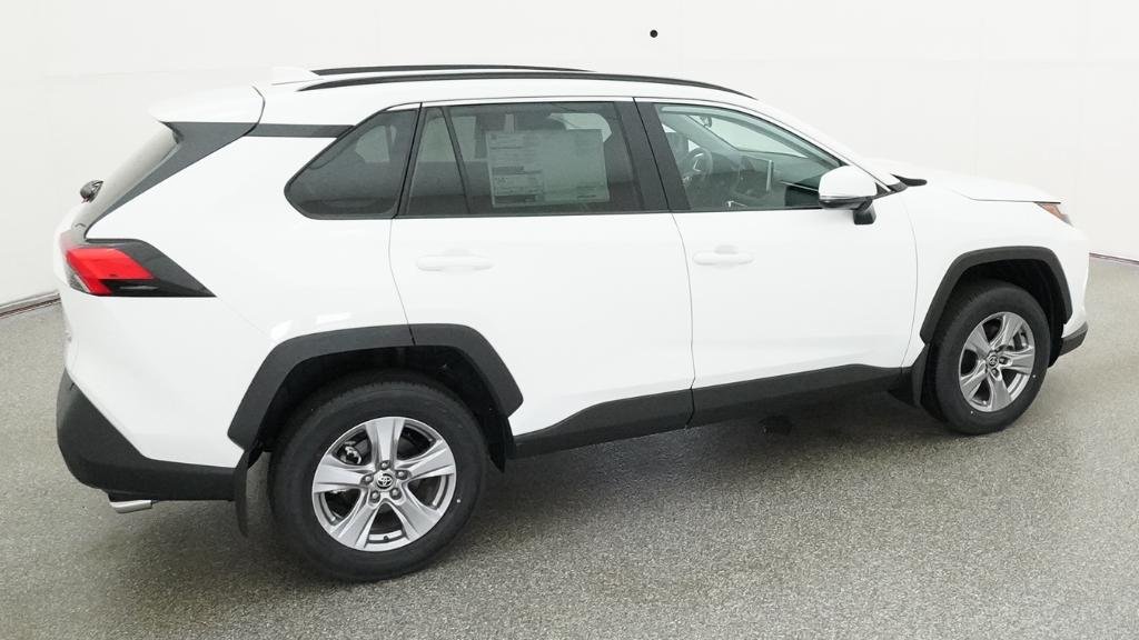New 2025 Ice Cap Toyota XLE image 4