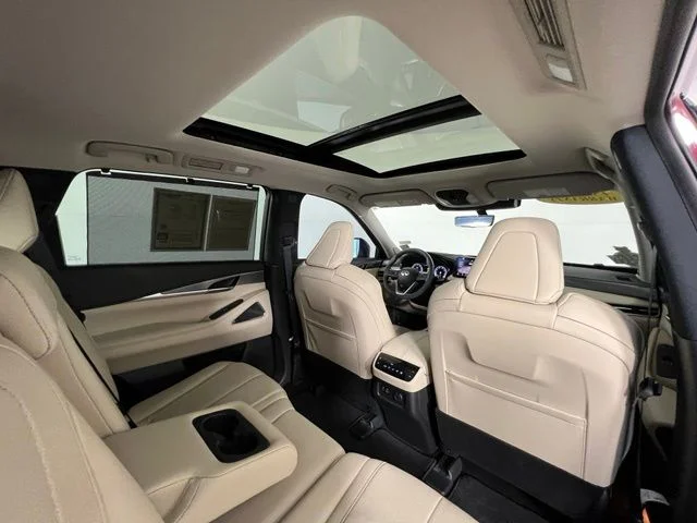 Used 2023 Red INFINITI LUXE image 45