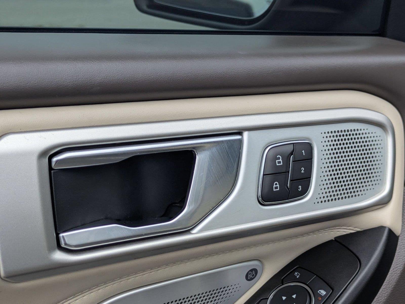 Used 2020 Silver Spruce Metallic Ford Platinum image 12