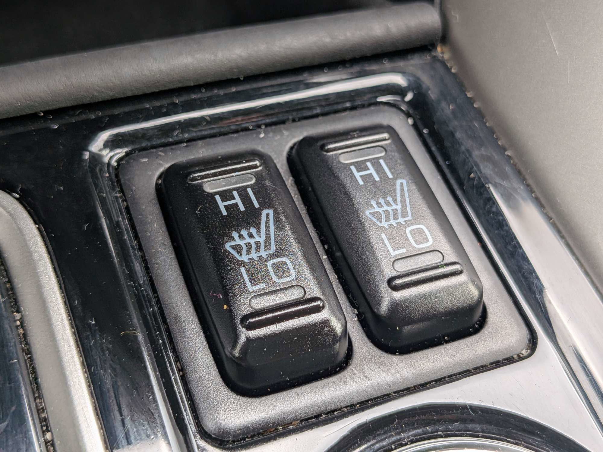 Used 2025 Silver Mitsubishi SE image 21