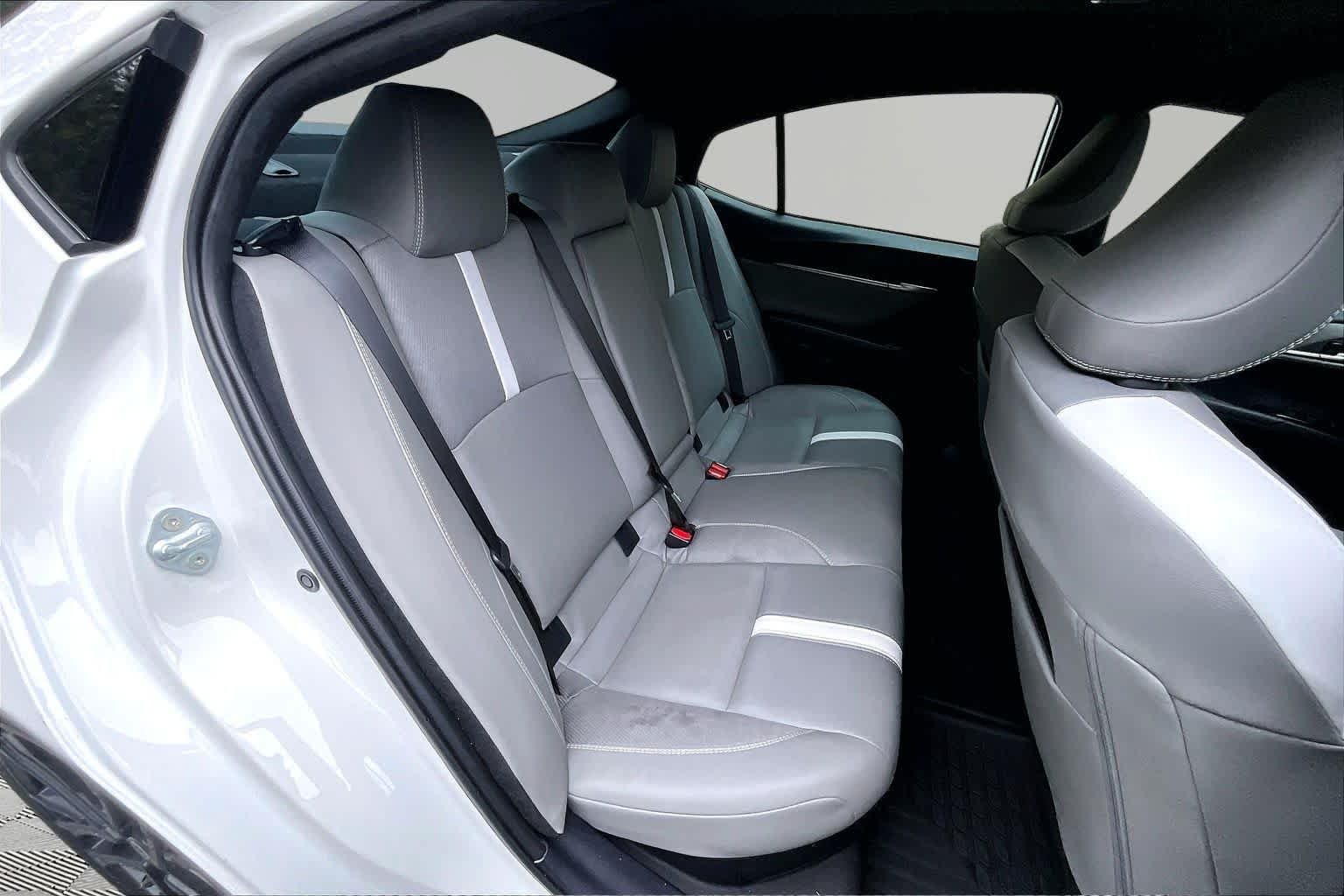 Used 2025 Ice Cap Toyota SE image 20