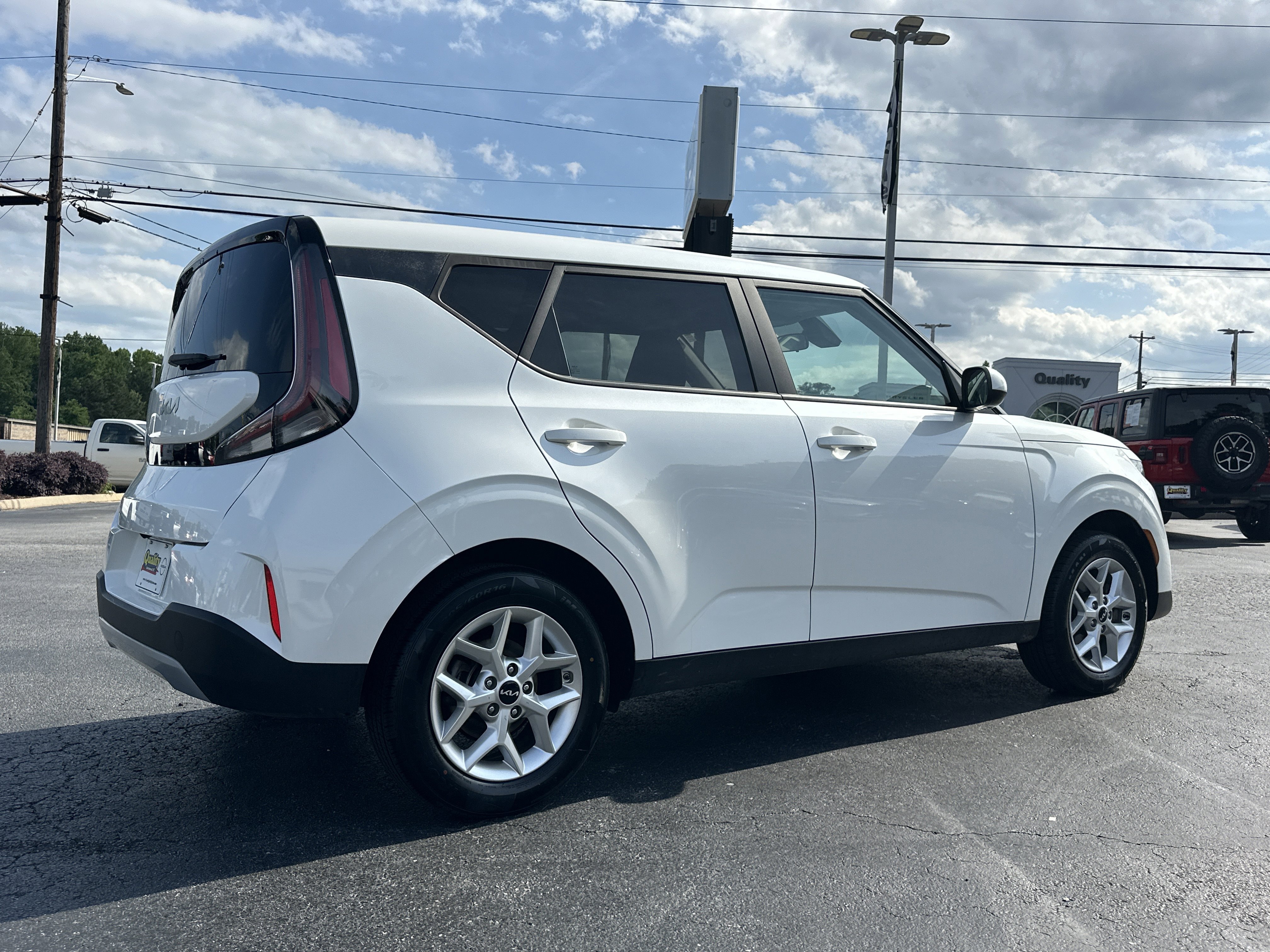 Used 2024 Snow White Pearl Kia LX image 8