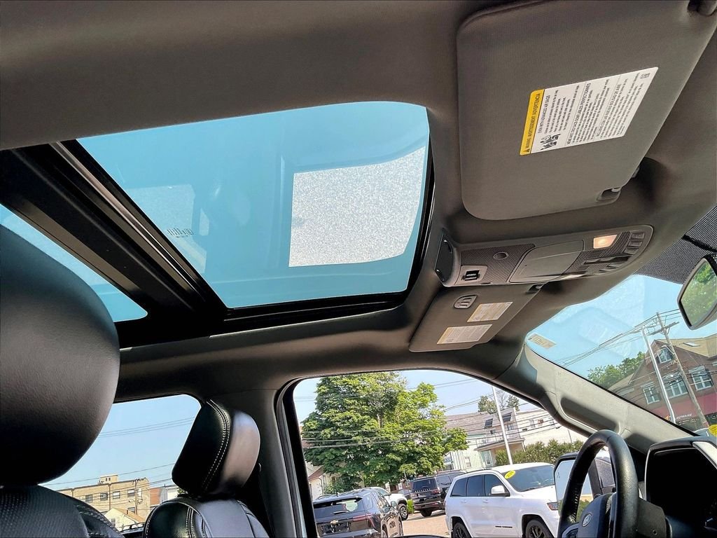 Used 2018 White Ford Lariat image 22