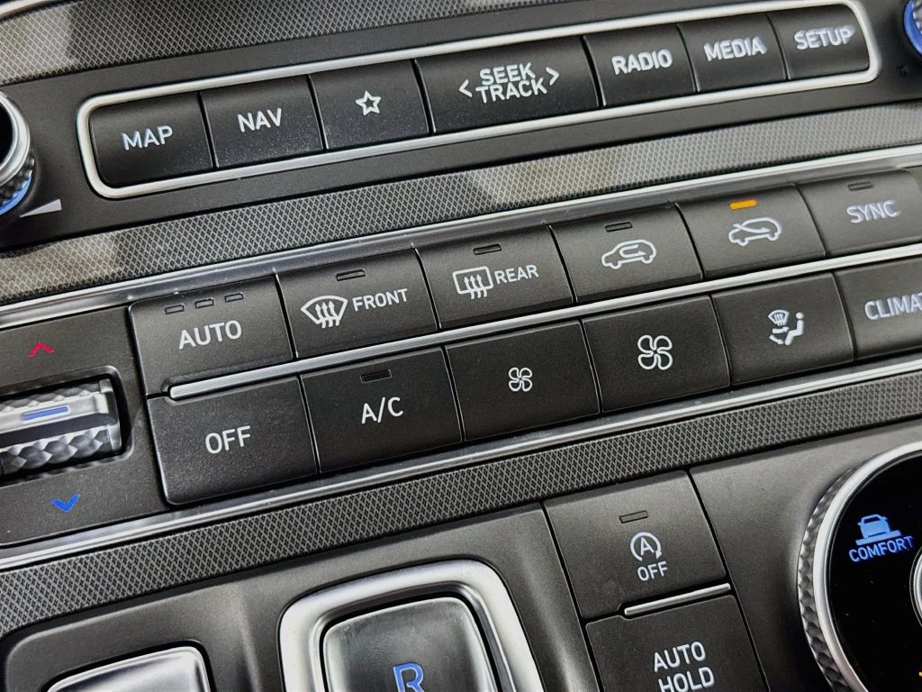 Used 2023 Silver Hyundai Calligraphy image 18