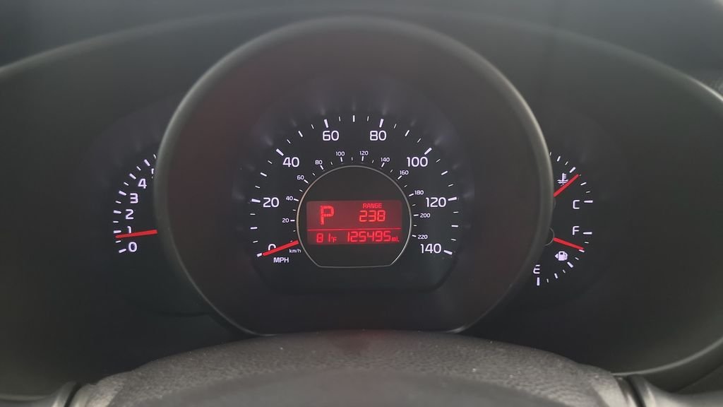 Used 2016 Blue Kia Plus image 21