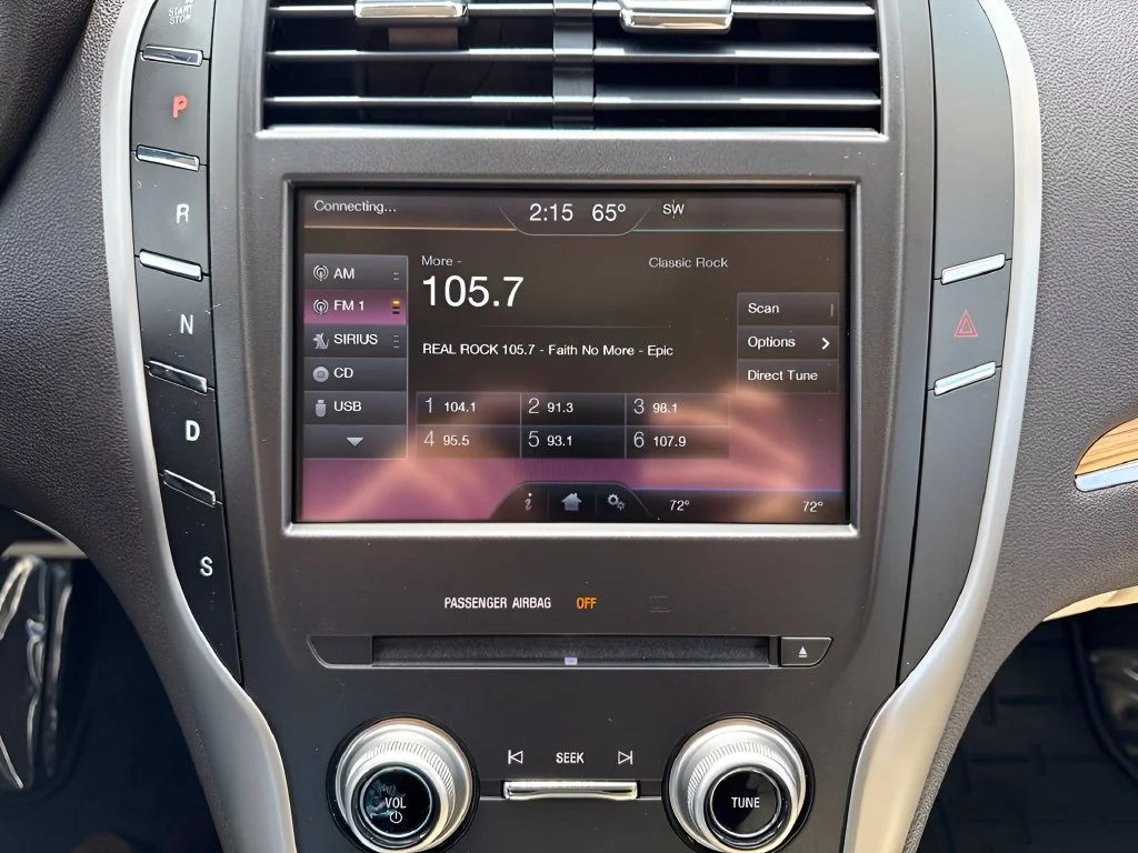 Used 2015 White Lincoln Base image 20