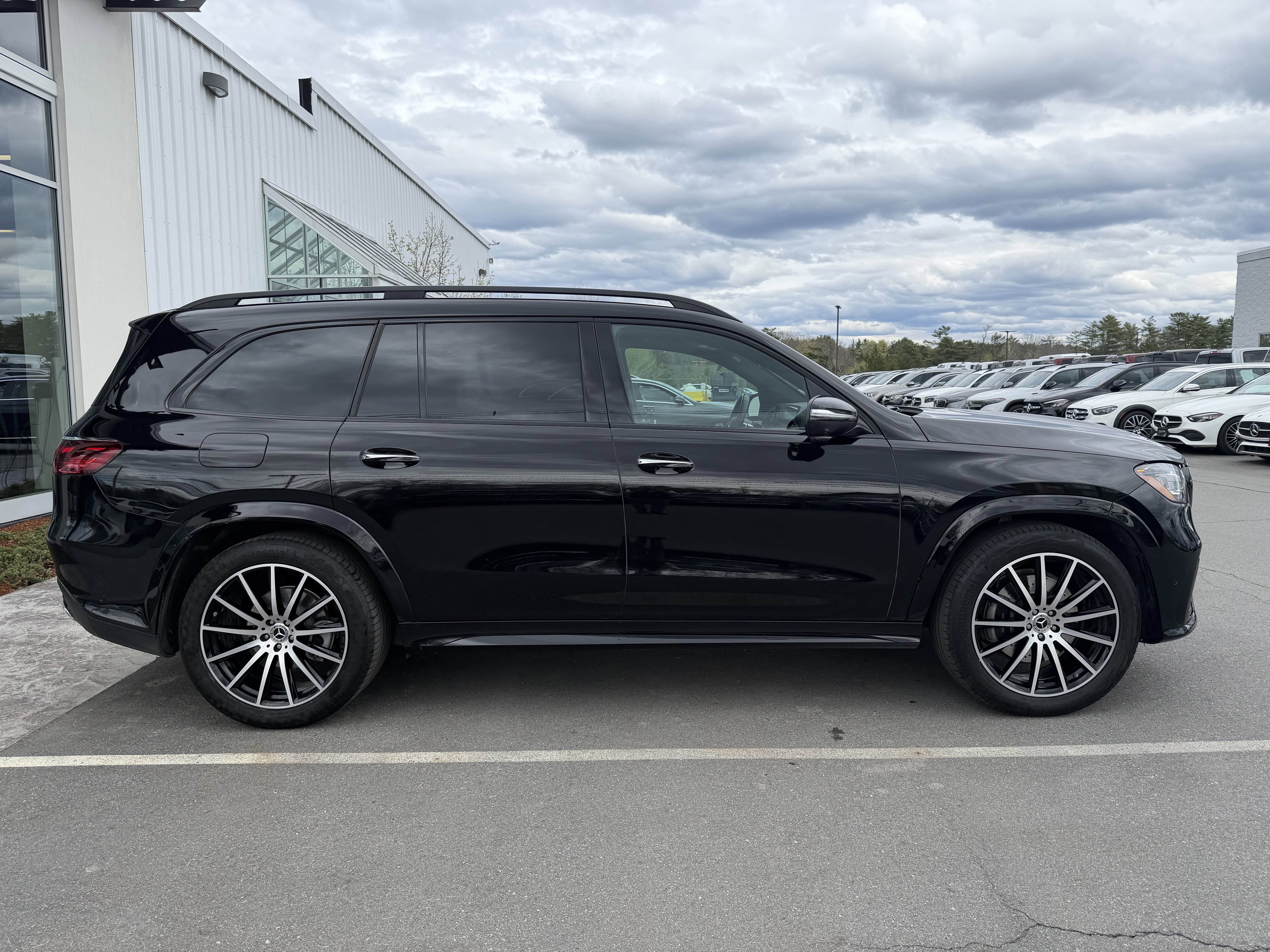 Used 2025 OBSIDIAN BLACK Mercedes-Benz GLS 450 image 5