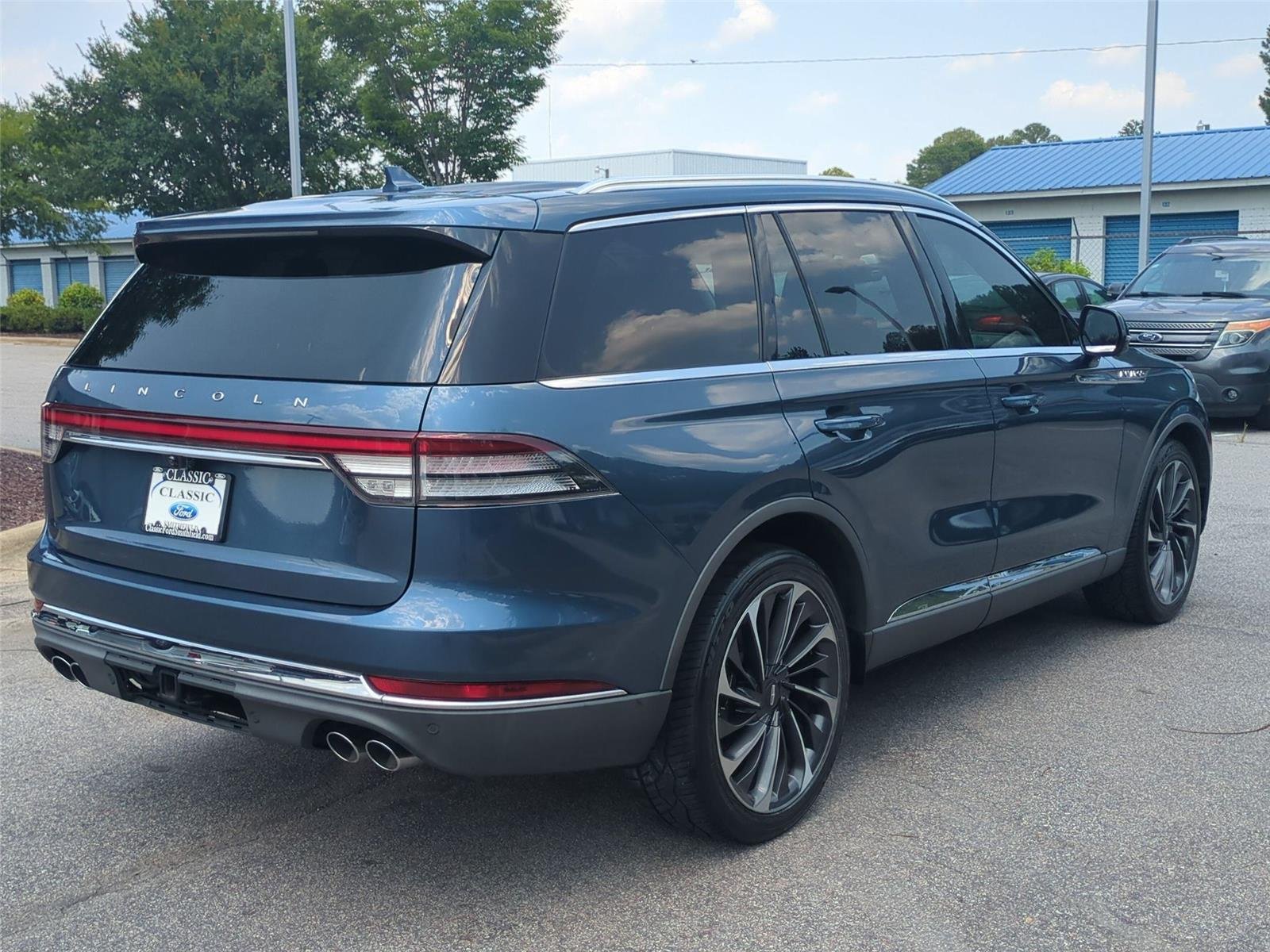 Used 2020 Blue Diamond Metallic Lincoln Reserve image 5