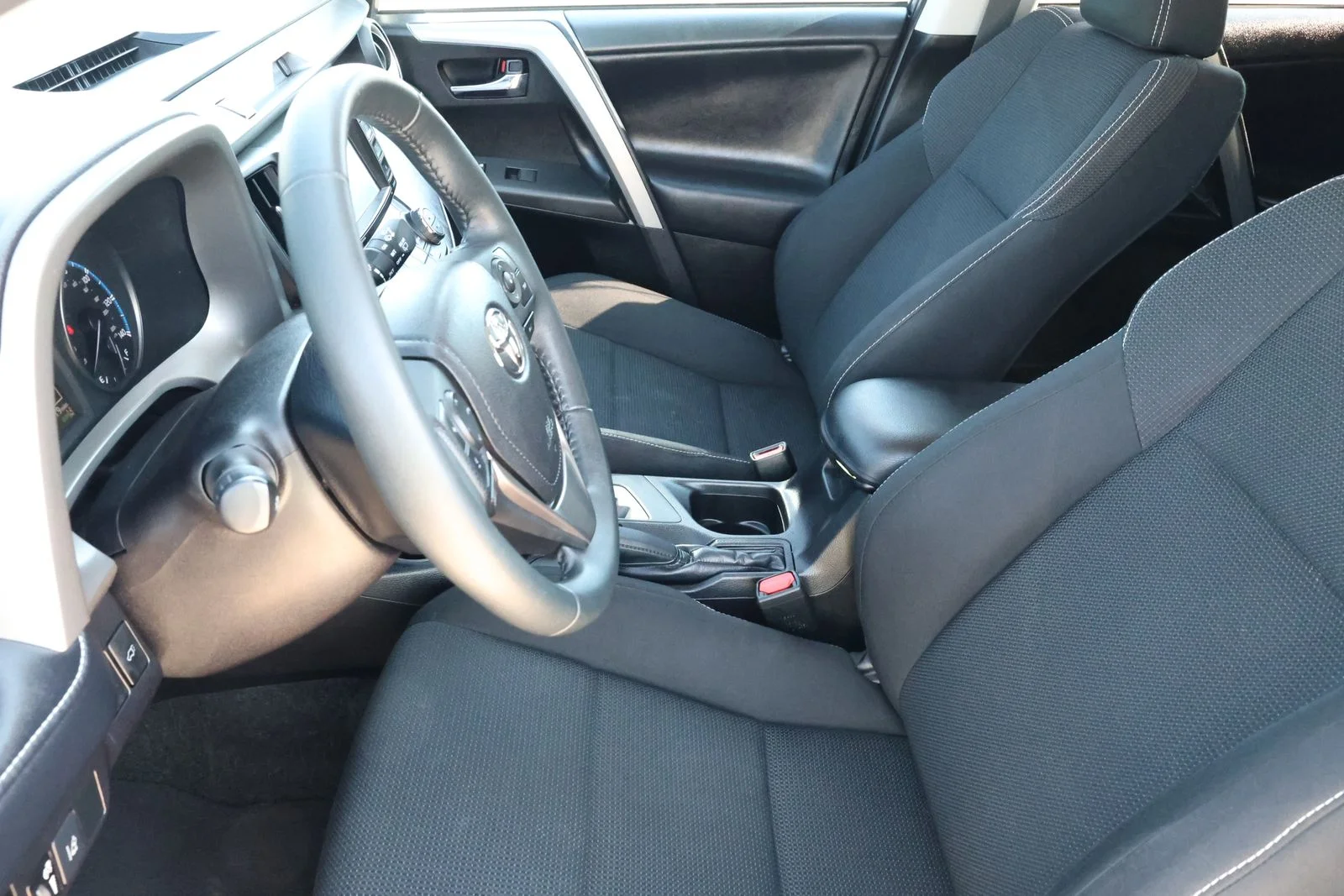 Used 2017 Gray Toyota XLE image 14