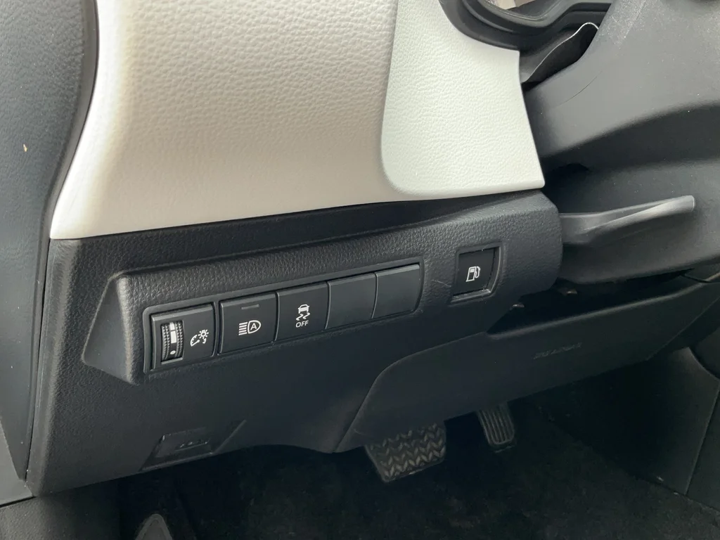 Used 2023  Toyota SE image 27