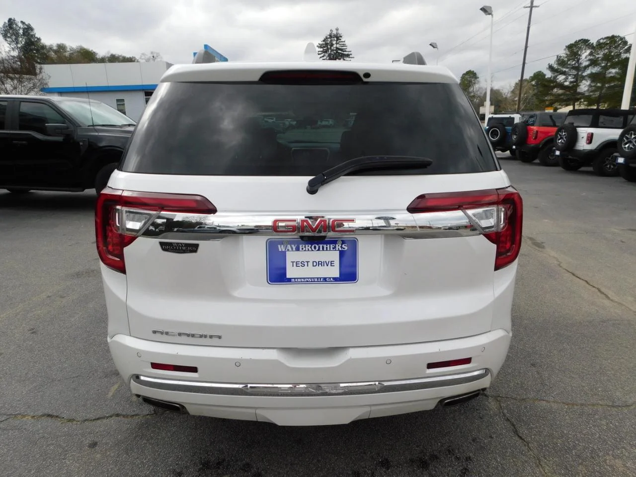 Used 2022 White GMC FWD 4DR DENALI image 7