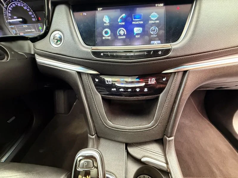 Used 2017  Cadillac Luxury Sport Utility 4D image 16