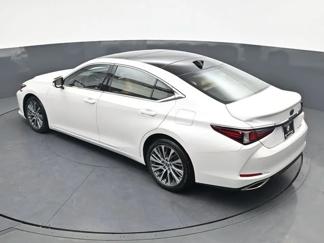 Used 2021 White Lexus 350 image 27
