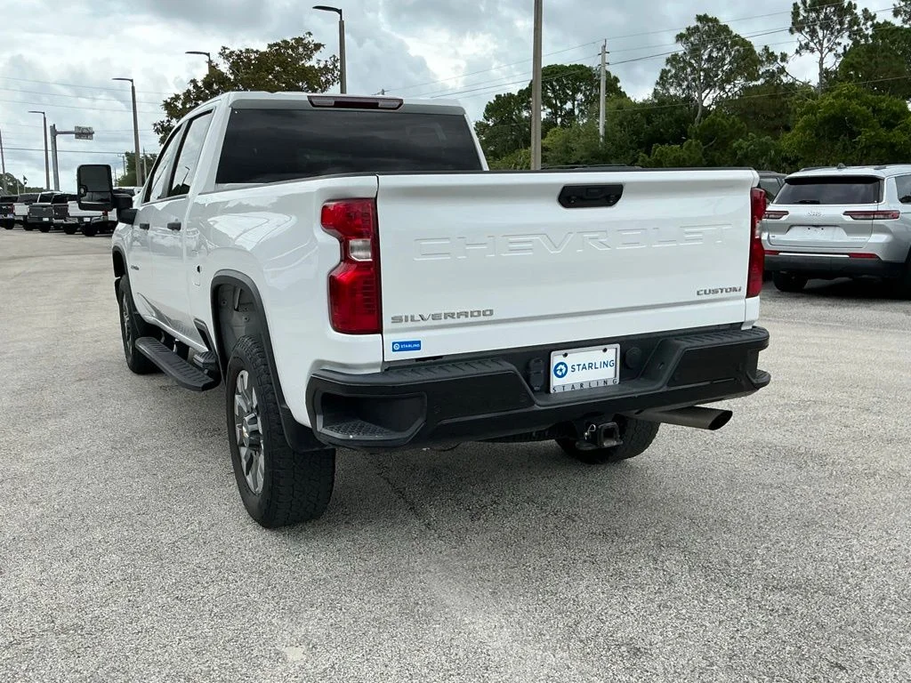 Used 2024 White Chevrolet Custom image 6