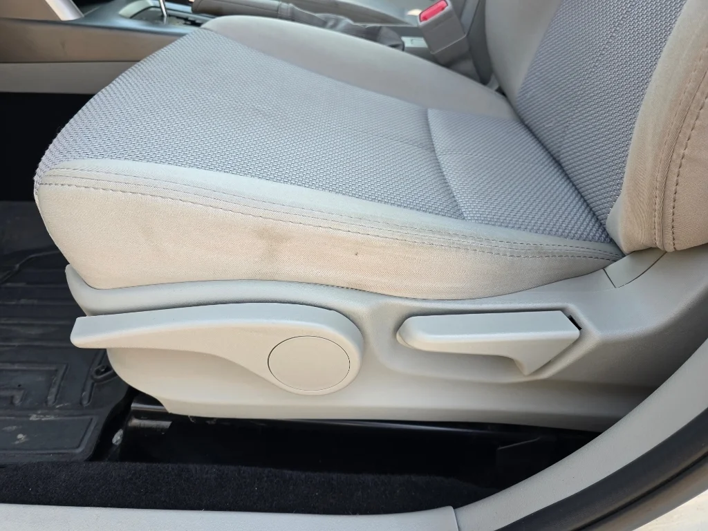 Used 2013 Satin White Pearl Subaru 2.5X image 16