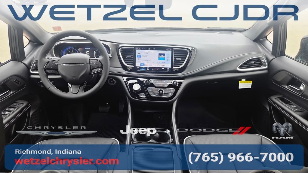 New 2027 Diamond Black Crystal Pearl-Coat Exterior Paint Chrysler Limited image 28