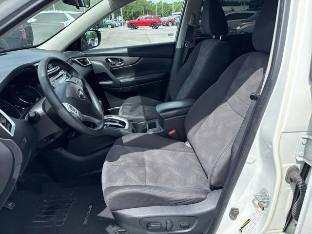 Used 2016 White Nissan SV image 27