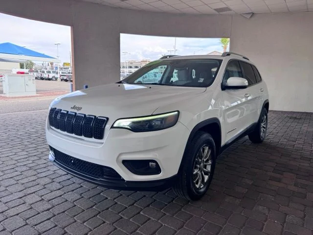 Certified Used 2021 Bright White Clearcoat Jeep Latitude Lux image 1
