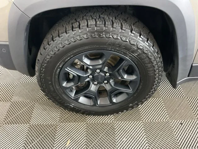 Used 2020 Light Brownstone Pearlcoat Jeep Trailhawk image 31