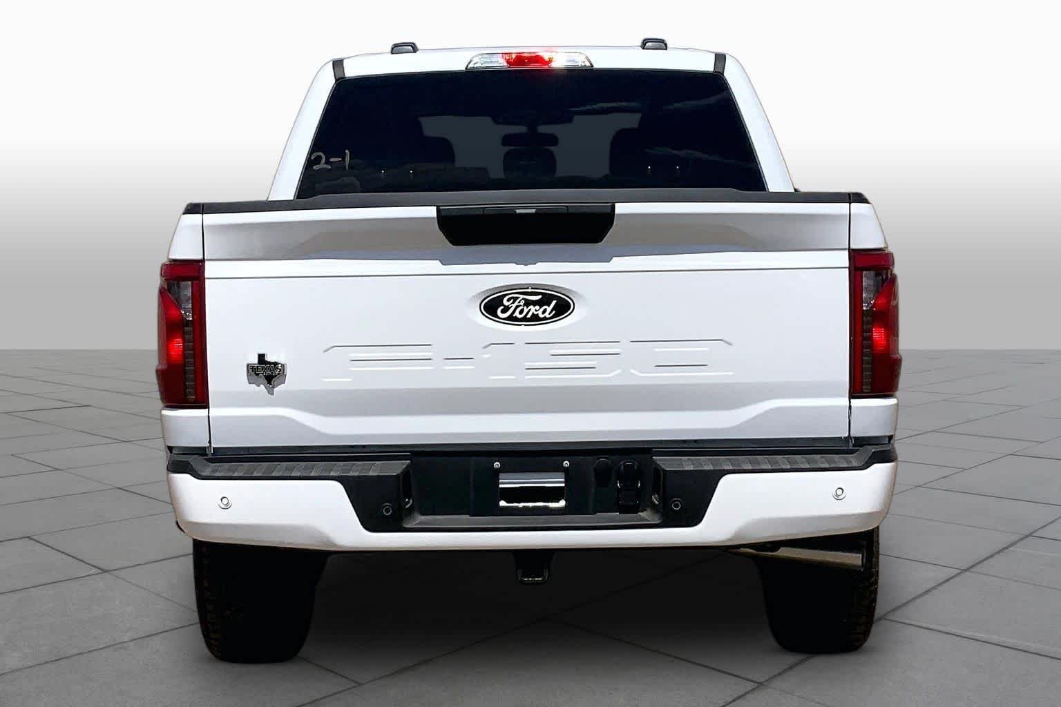 New 2026 Oxford White Ford XLT image 4