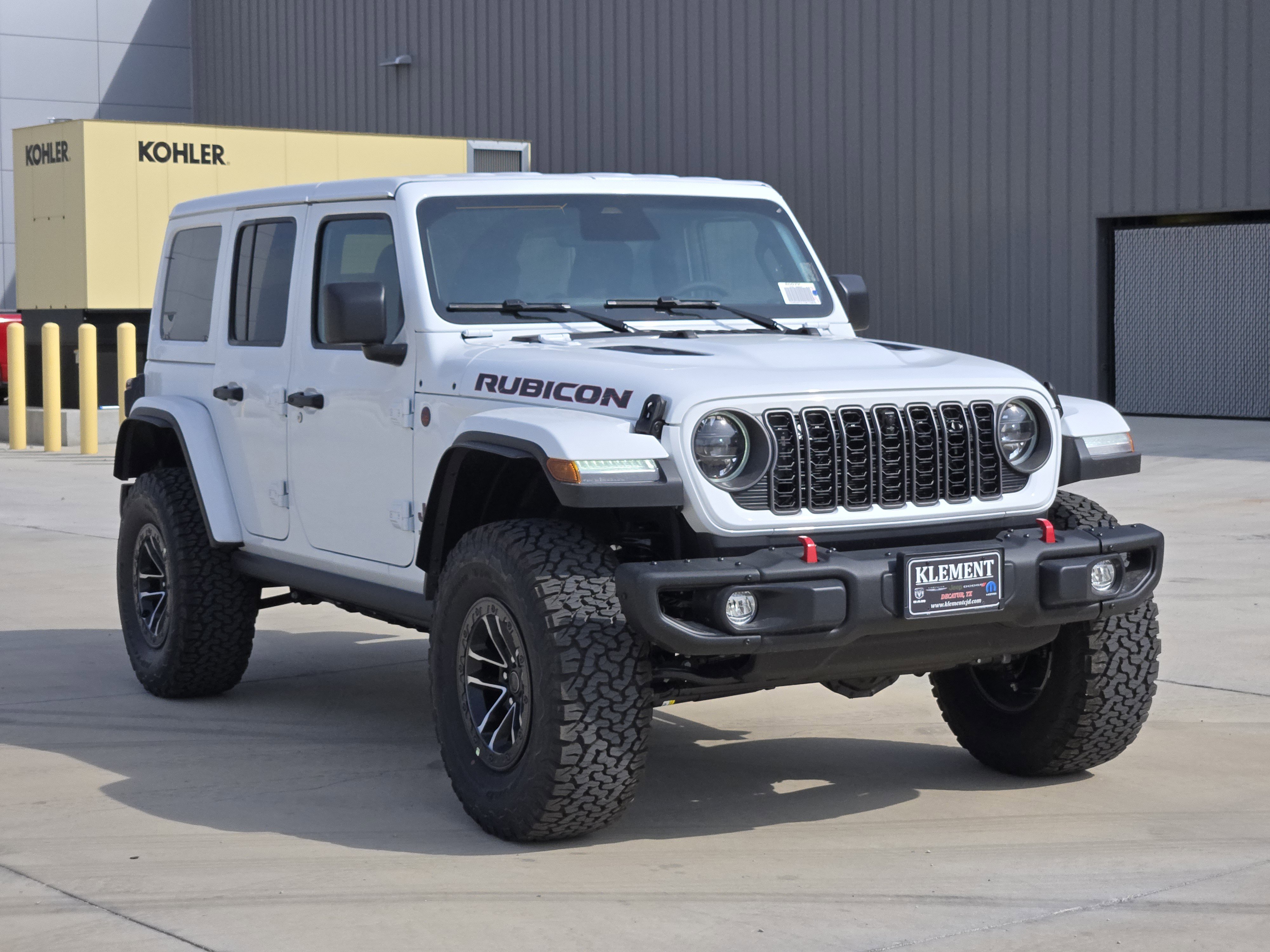 New 2026 Bright White Clear-Coat Exterior Paint Jeep Rubicon X image 3