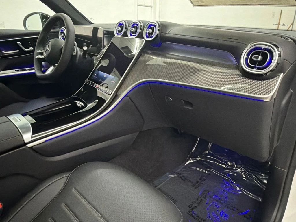New 2027 White Mercedes-Benz GLC 300 image 26