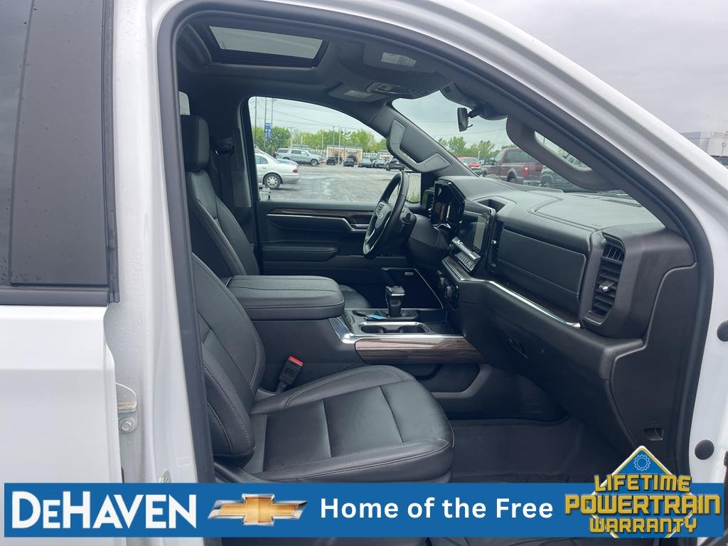 Used 2024 Summit White Chevrolet RST image 29