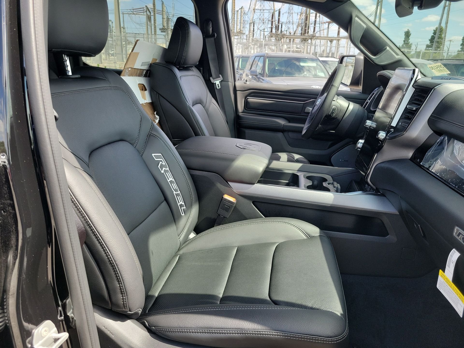 New 2026 Diamond Black Crystal Pearl-Coat Exterior Paint RAM Rebel image 16