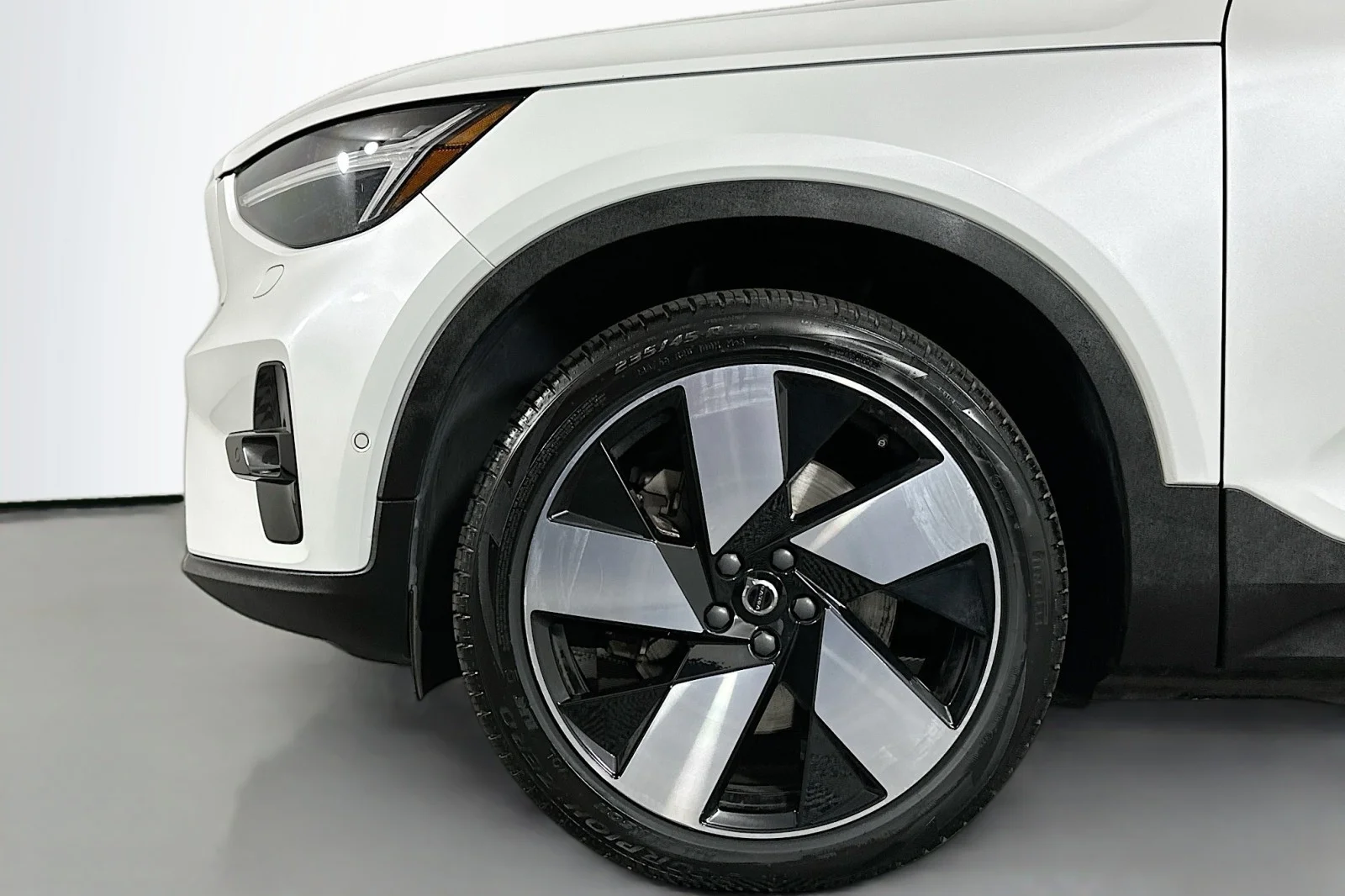 Used 2023 Crystal White Metallic Volvo Ultimate image 12