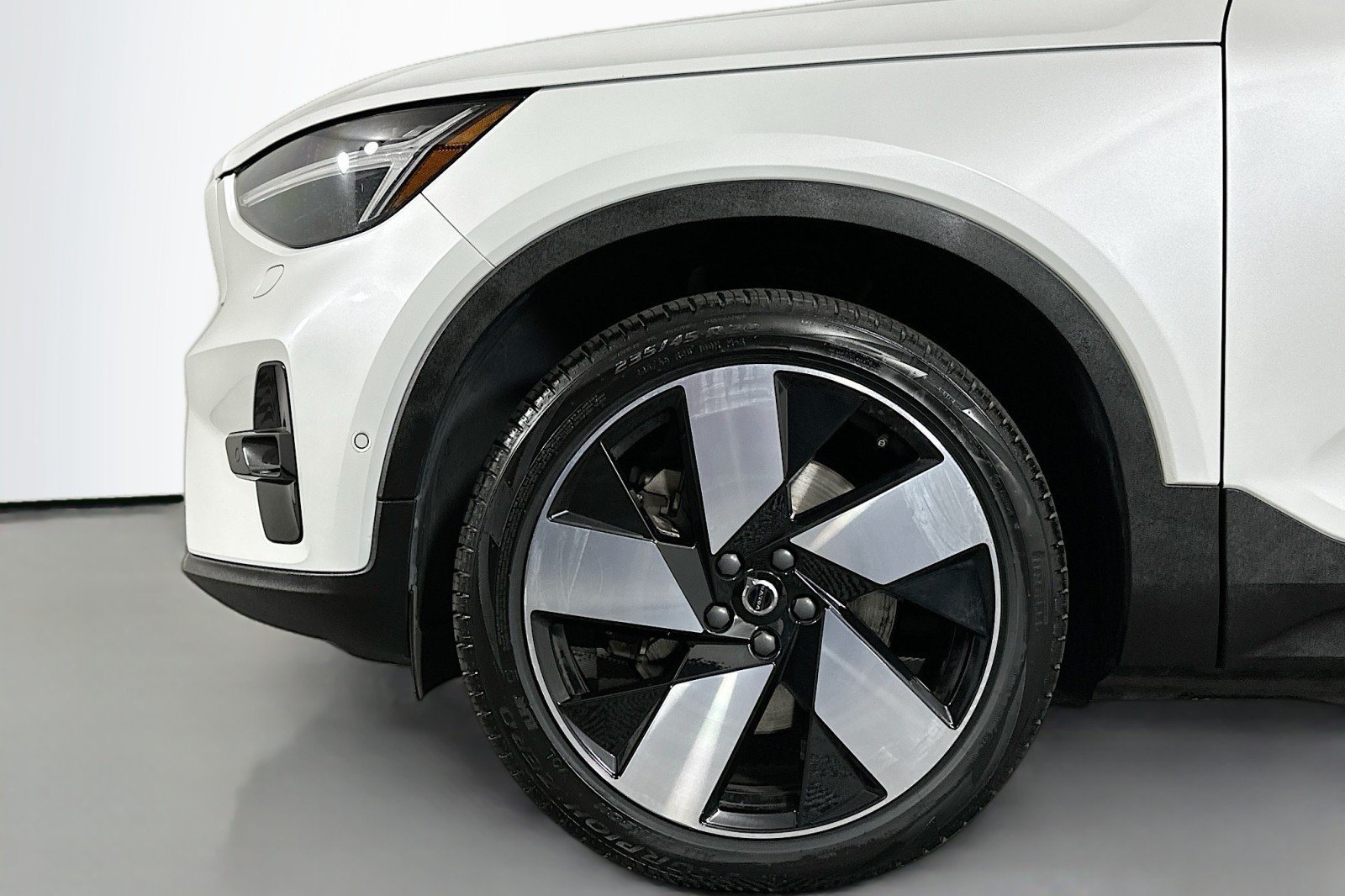 Used 2023 Crystal White Metallic Volvo Ultimate image 12