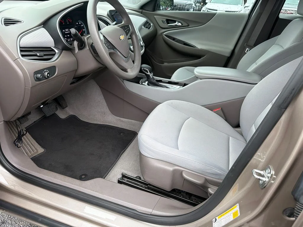 Used 2022 Gray Chevrolet LS image 9