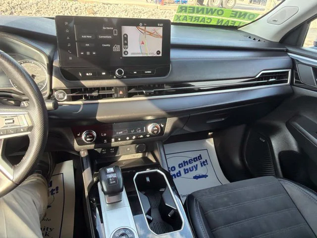 Used 2025 Silver Mitsubishi SE image 40