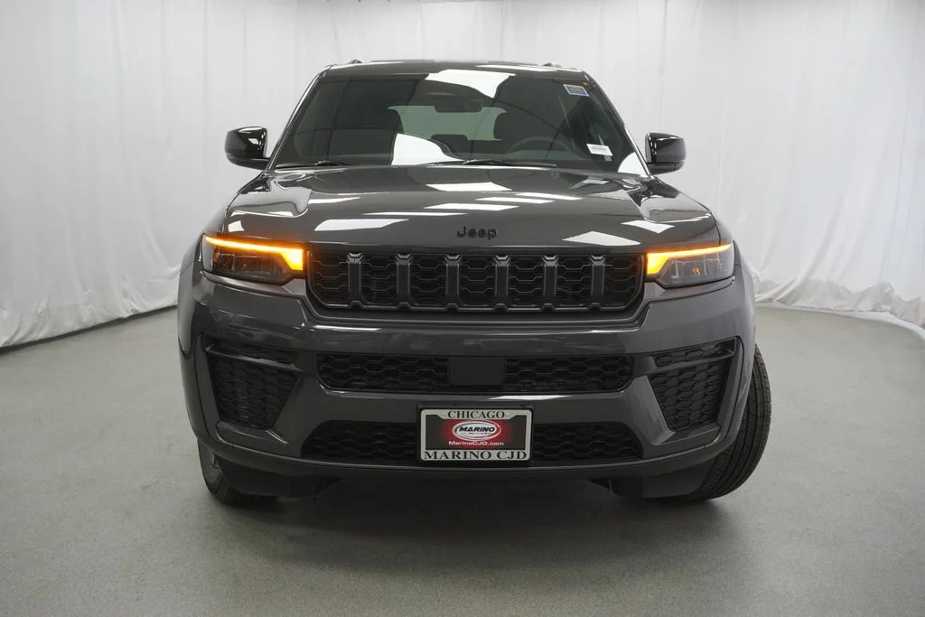New 2026 Baltic Gray Metallic Clear-Coat Exterior Paint Jeep Altitude image 7