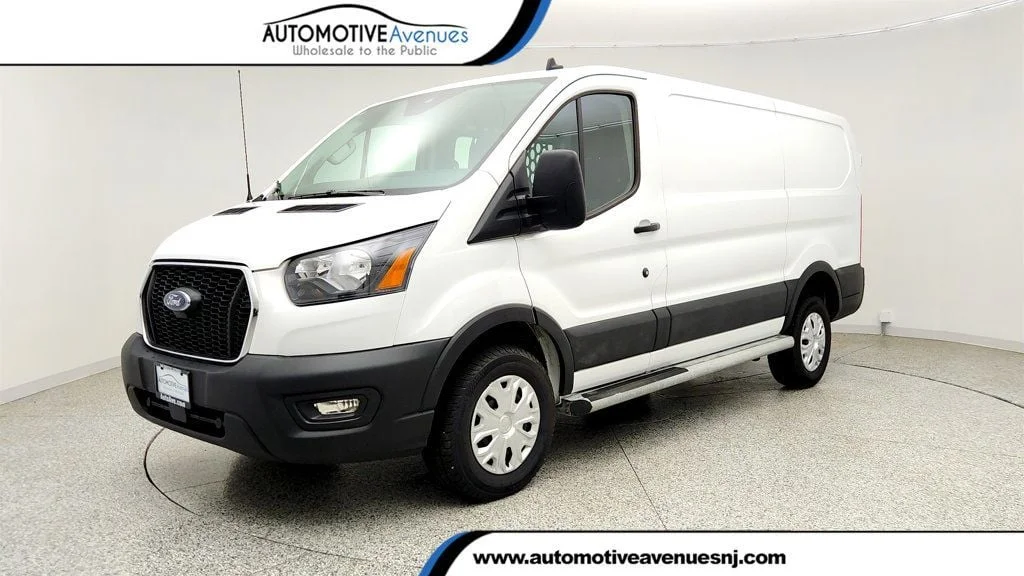 Used 2025 Oxford White Ford T-250 130"" Low Rf 9070 GVWR RWD image 1