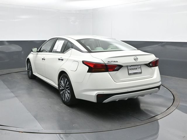 Used 2025 White Nissan 2.5 SV image 5