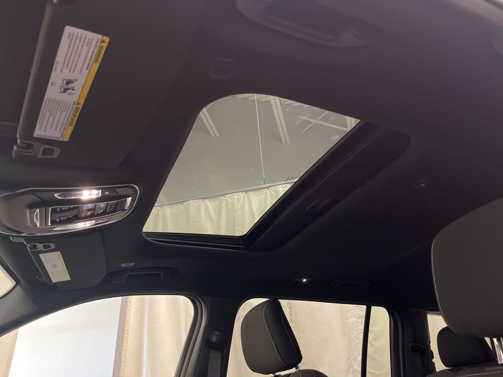 Used 2025 Baltic Gray Metallic Clearcoat Jeep Laredo X image 7